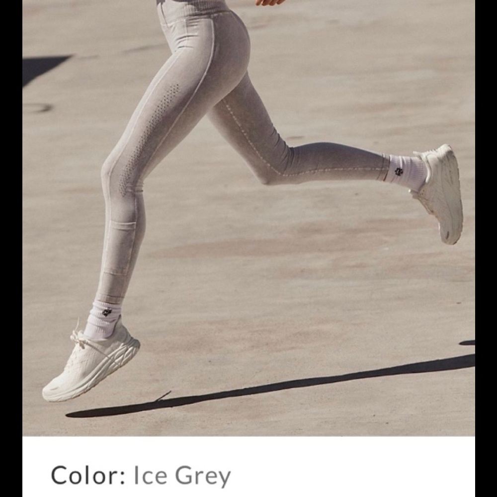 NWOT FREE PEOPLE MOVEMENT GOOD KARMA HIGH RISE 7/8 LEGGINGS AND LONG SLEEVE TOP - Picture 3 of 16